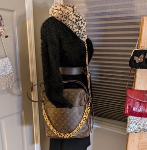 Louis Vuitton Marceau GM Shoulder Bag.. W/ Free Strap & Decorative Bag Chain ❣️